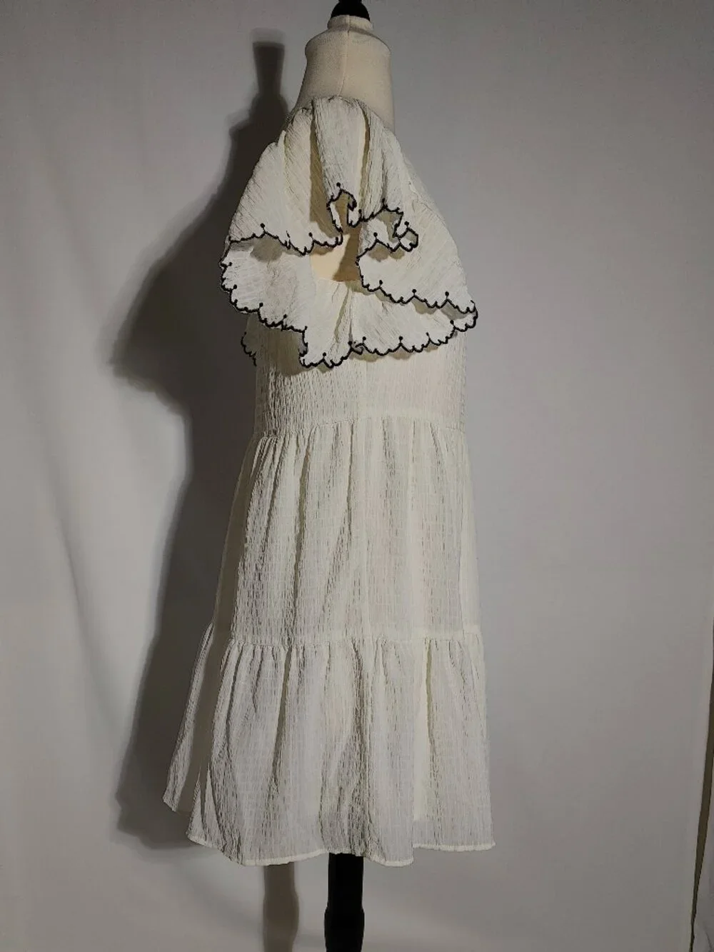 Who What Wear Ivory Crinkle Tiered Flutter Sleeve Mini Dress Size XS